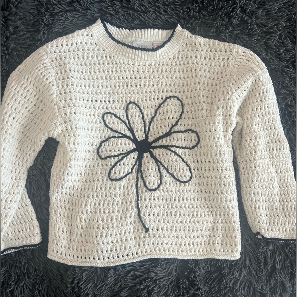 ❤️Zara Cream and Black CrochetEmbroidered flower  Sweater, EUC